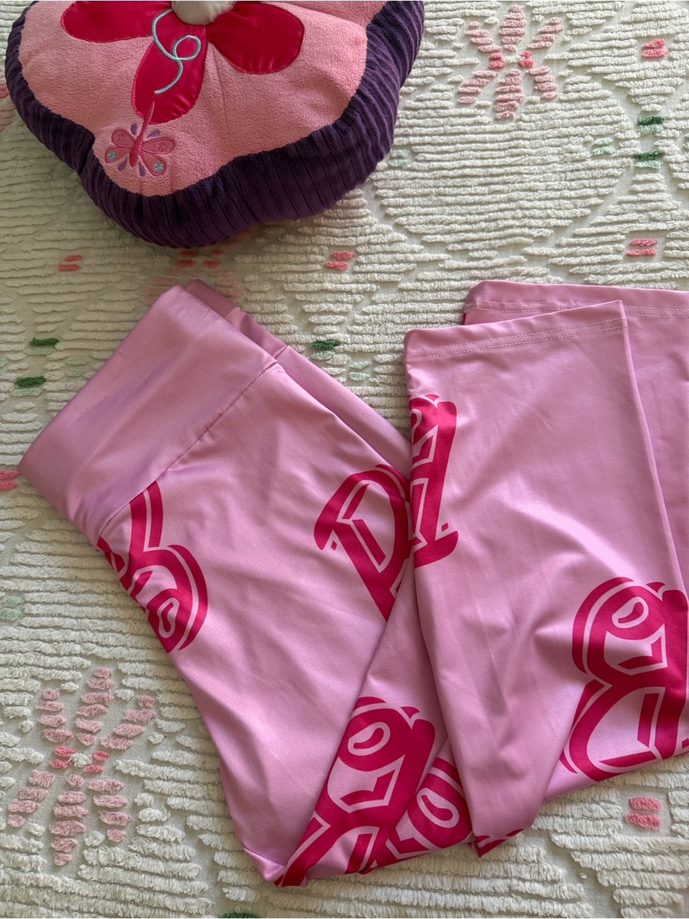 Pink Graphic Silky Capri pants, Hot Pink Script Print, women’s size XL. Perfect